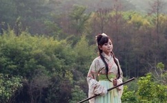 张根硕朴信惠图片